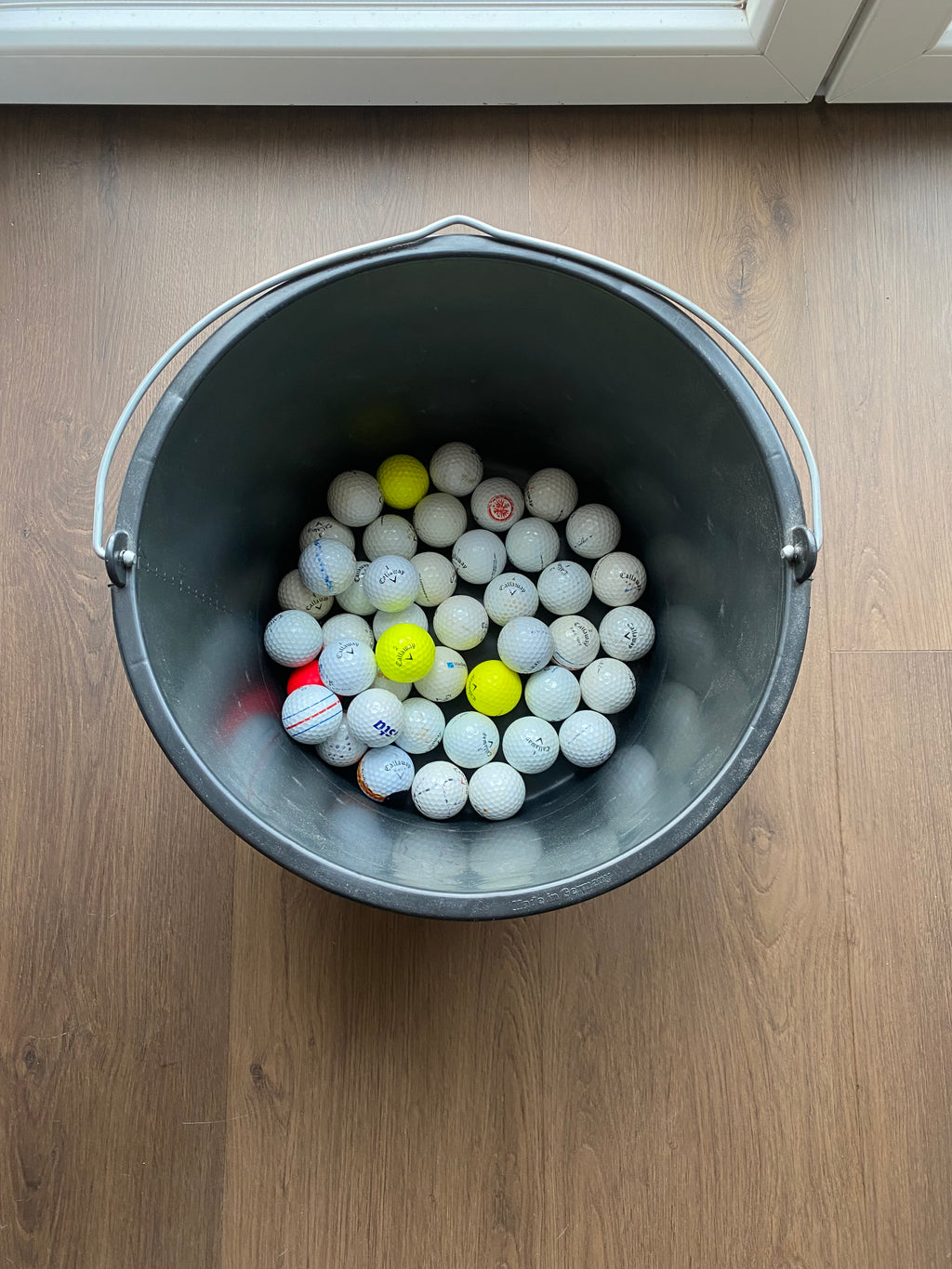 Callaway Lakeballs sortiert im Eimer, Lagerbestand bei SecondTee