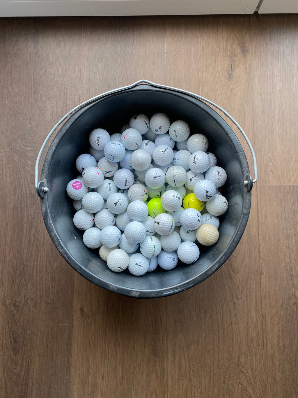 Srixon Lakeball Nahaufnahme, geprüfter Zustand des gebrauchten Golfballs