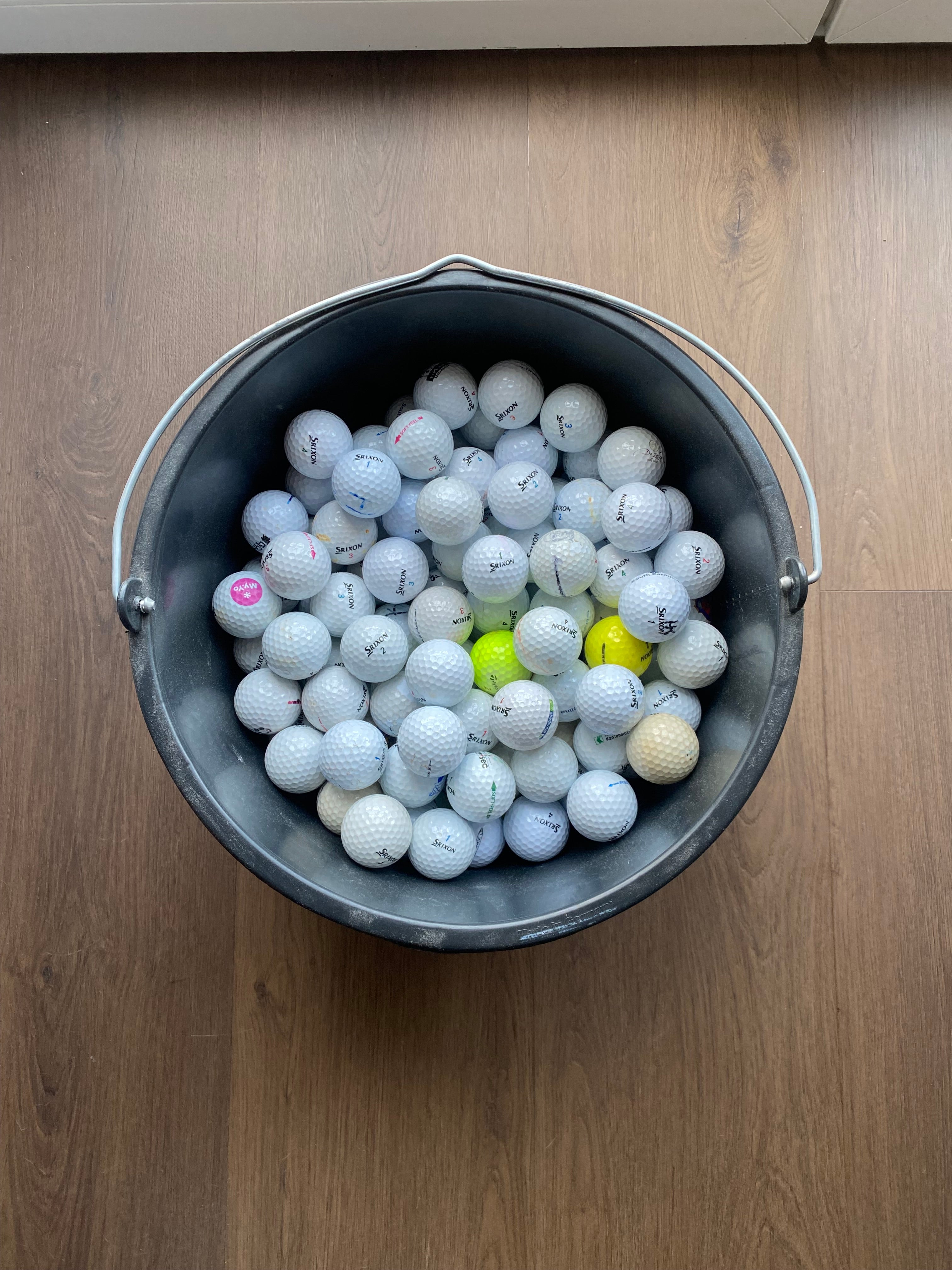 Srixon Lakeball Nahaufnahme, geprüfter Zustand des gebrauchten Golfballs