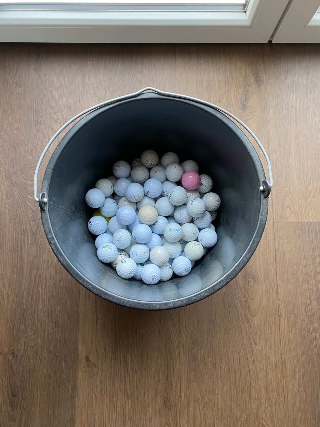 Top Flite Lakeballs sortiert im Eimer, Lagerbestand bei SecondTee