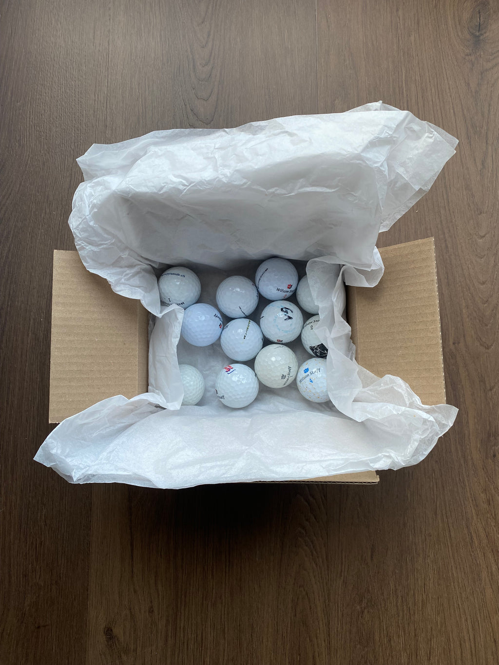 Wilson Staff Lakeballs sortiert im Eimer, Lagerbestand bei SecondTee