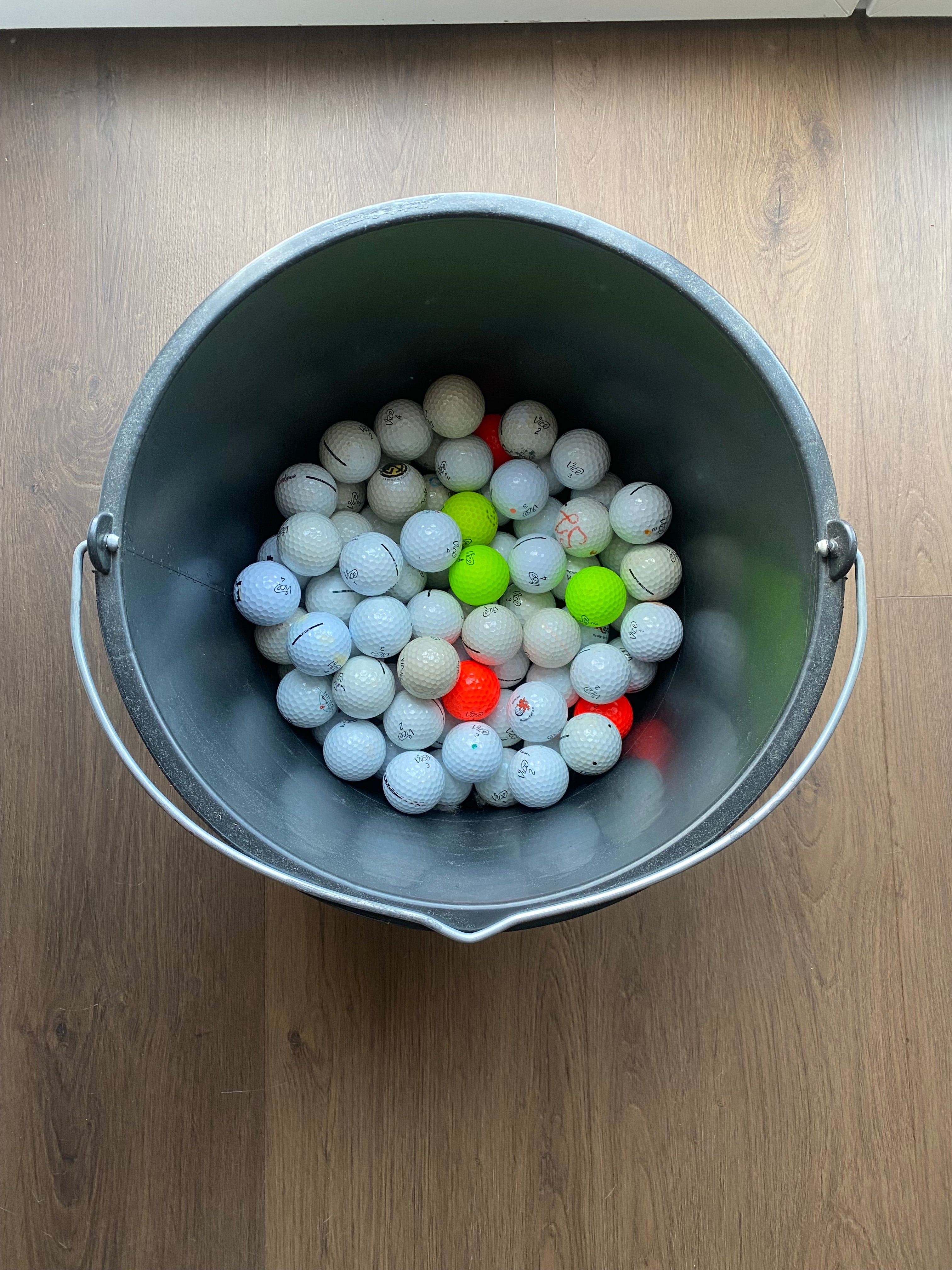 Vice Lakeballs sortiert im Eimer, Lagerbestand bei SecondTee