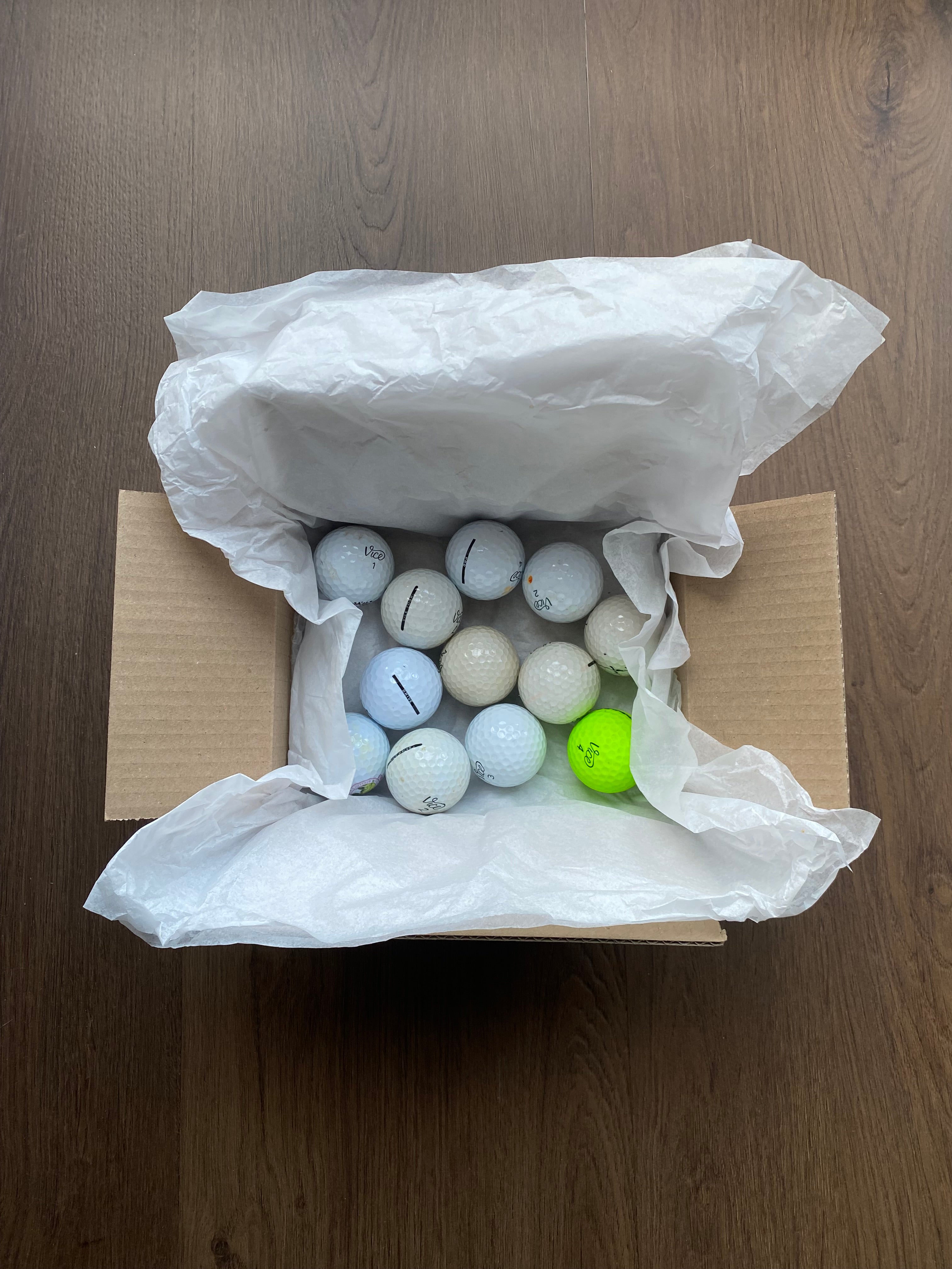 Vice Lakeball Nahaufnahme, geprüfter Zustand des gebrauchten Golfballs